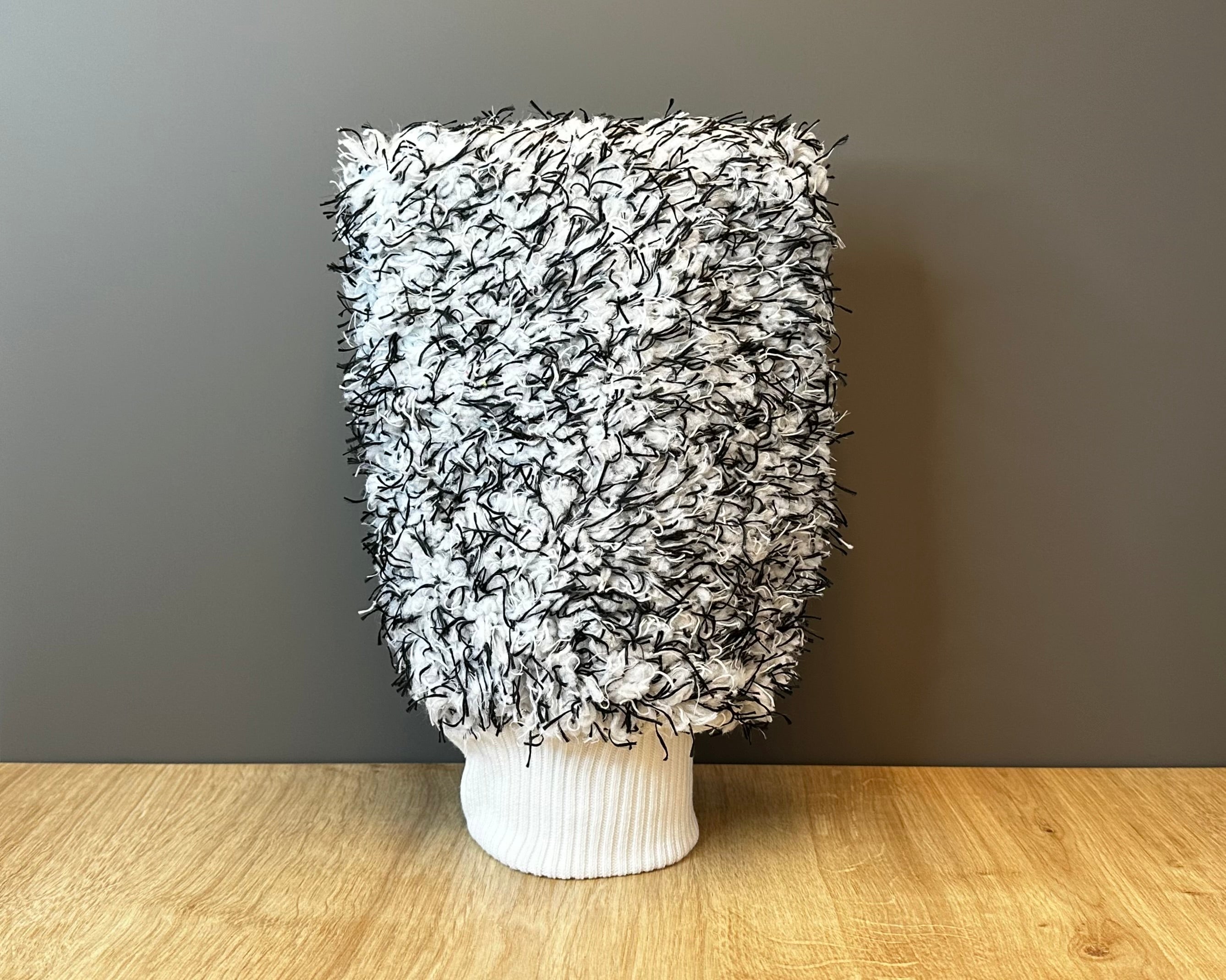 Microfiber Wash Mitt Black & white