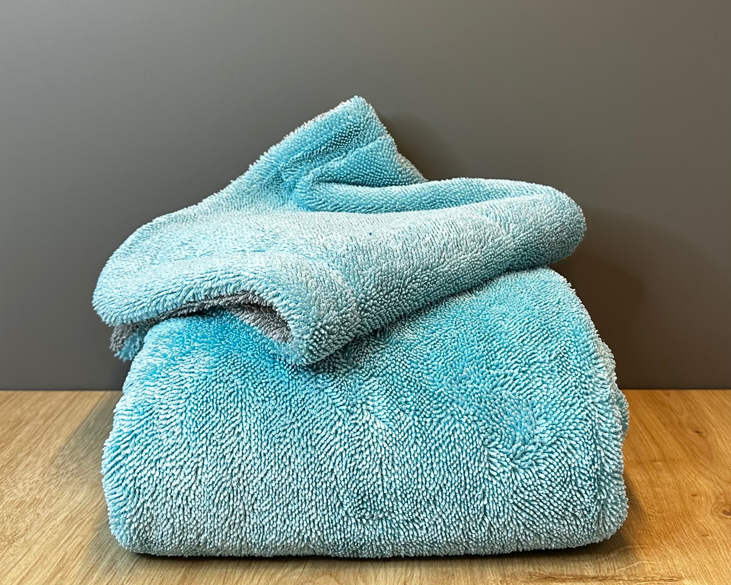 THE LIQUID8R TWIST LOOP MICROFIBER DRYING TOWEL